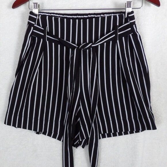 Have Shorts Juniors Medium Black White Striped‎ with Belt Paperbag Style Summer - Picture 1 of 9